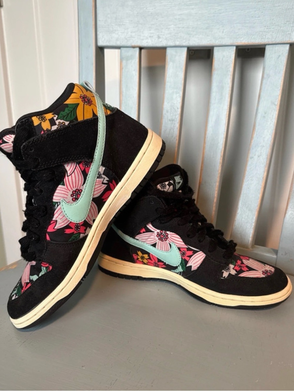 Women’s Nike Aloha Floral Tropical Dunk High sneaker